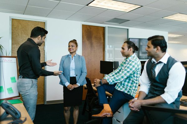 How do UK women integrate bold patterns into their outfits?